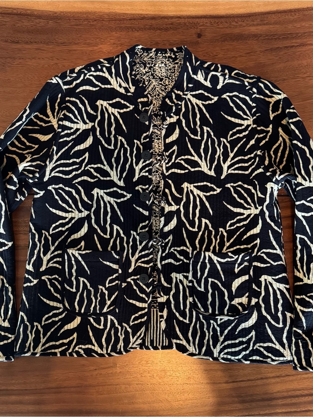 Black & Cream Leaf-Print Women's Quilted Jacket